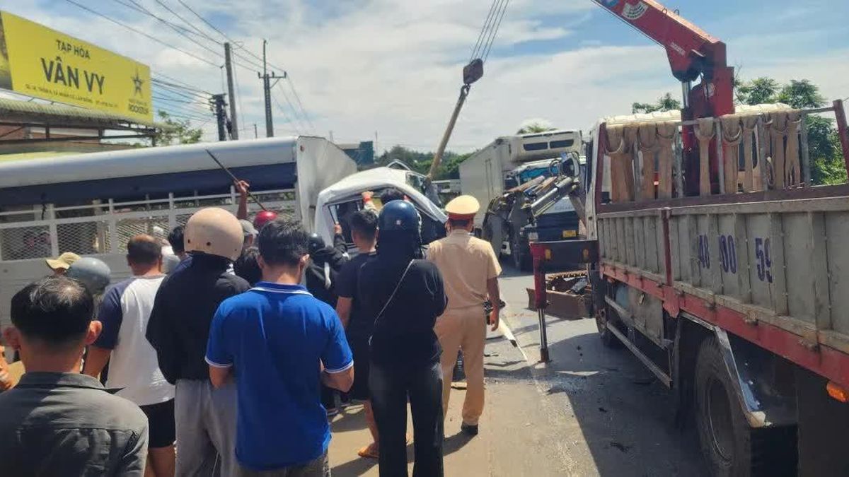 Va chạm với xe đầu kéo, học viên tập lái tử vong, giáo viên gãy chân - Báo Công An Nhân Dân