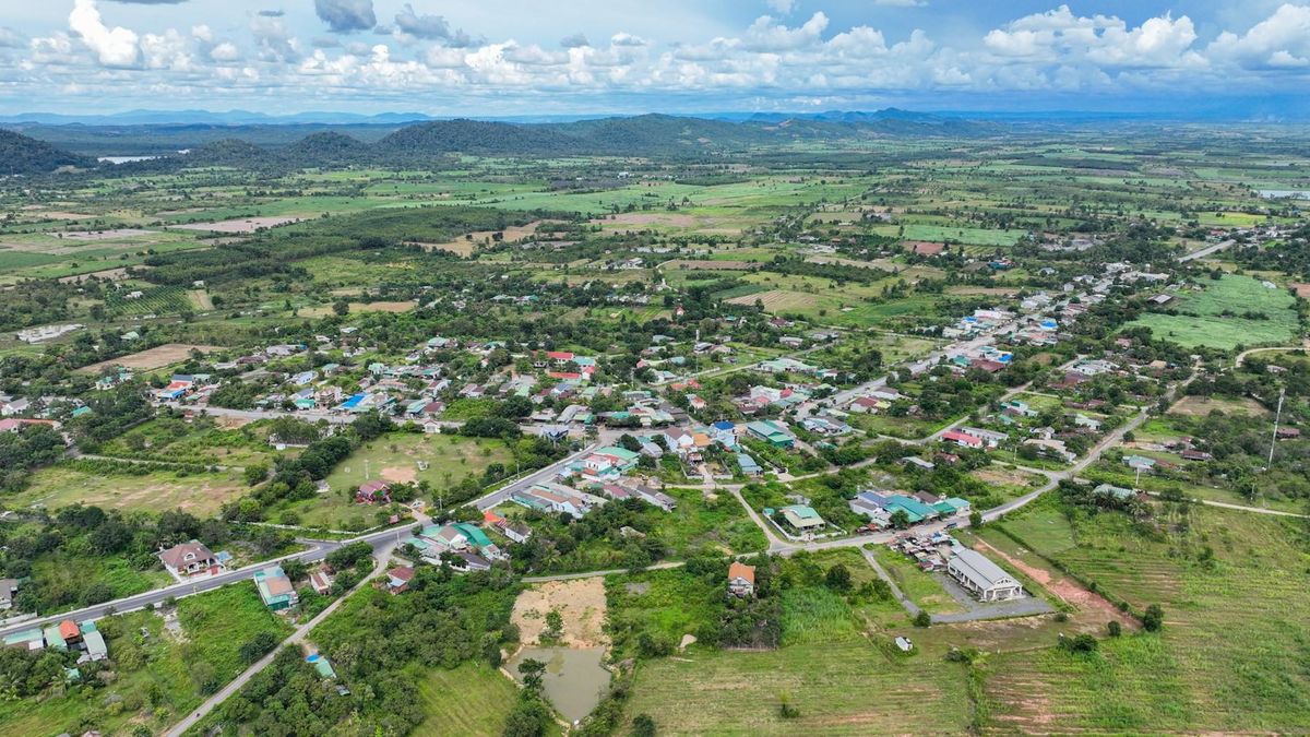 Mua gần 13.000m2 đất giá 1,66 tỷ đồng, hợp đồng công chứng chỉ ghi 600 triệu - Báo VietnamNet