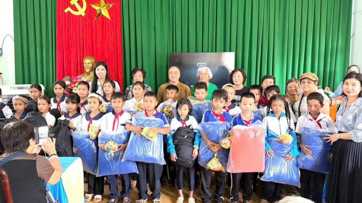 Đắk Lắk: Chùa Hoa Nghiêm trao gửi yêu thương đến người dân khó khăn - Giác ngộ