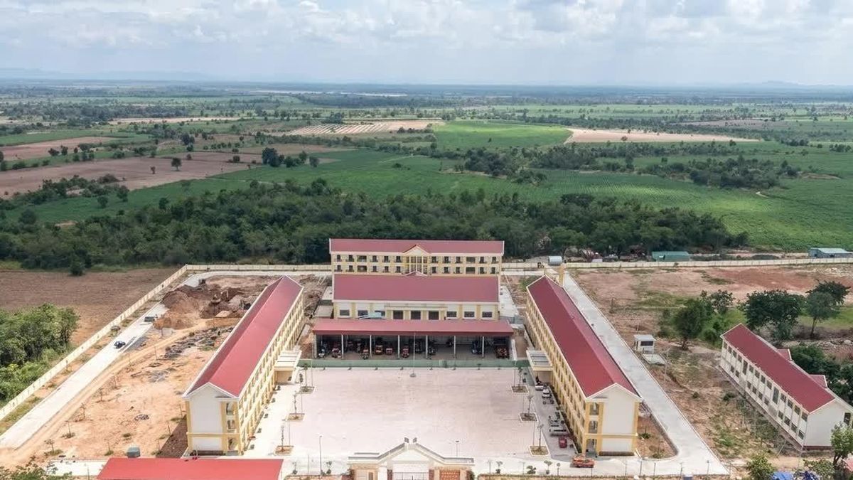 Nhà thầu chậm tiến độ, hàng trăm học sinh Đắk Lắk chưa được ở nội trú - Báo Công An Nhân Dân
