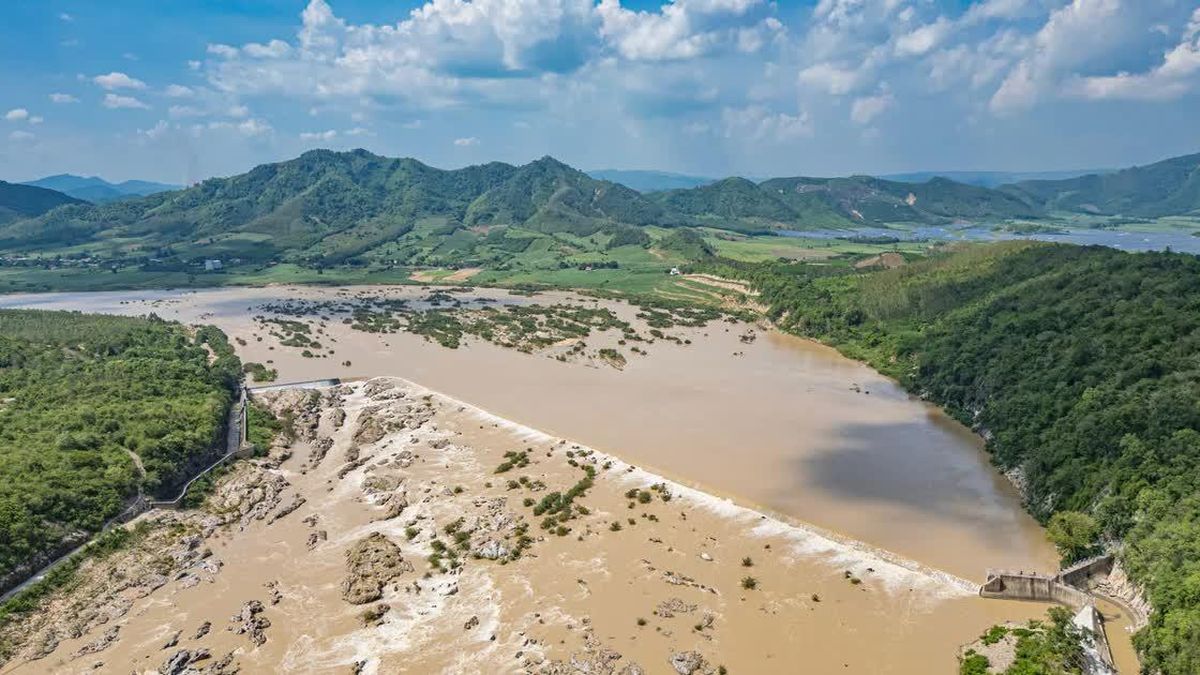 [Ảnh] Đập Đồng Cam: Kỳ công trị thủy trăm năm bên dòng Ba Hạ - Báo Nhân Dân