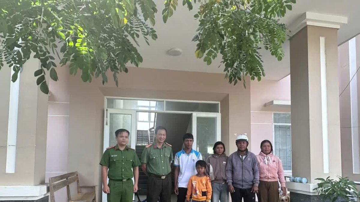 Bé trai 7 tuổi đi lạc gần 30km được Công an xã hỗ trợ kịp thời - Báo Công An Nhân Dân