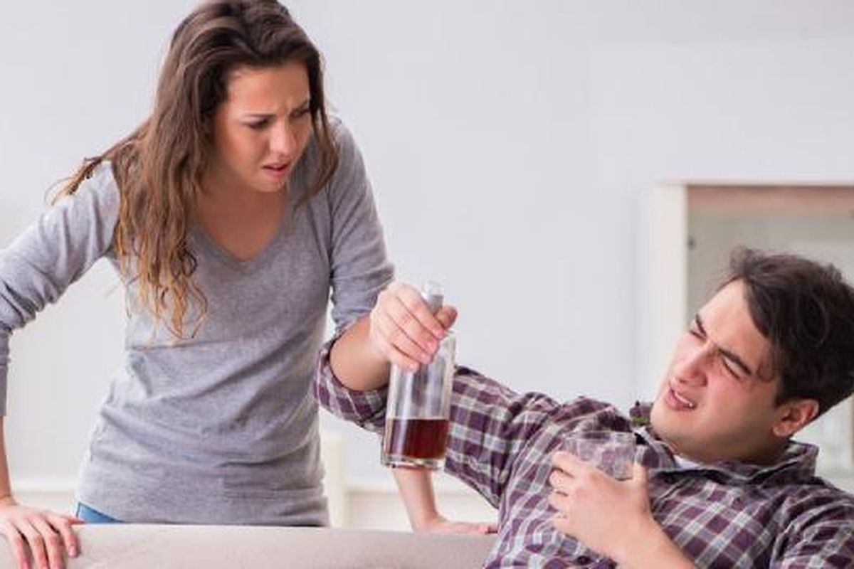 Từ ngày tôi lấy chồng, có chuyện gì khó khăn bà cũng giấu, sợ tôi lo