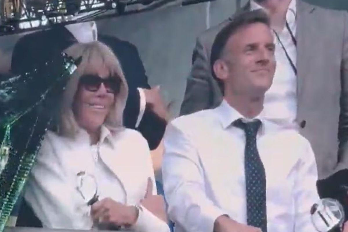 Tổng thống Pháp Emmanuel Macron và phu nhân đến xem concert BTS - Tạp chí  SaoStar