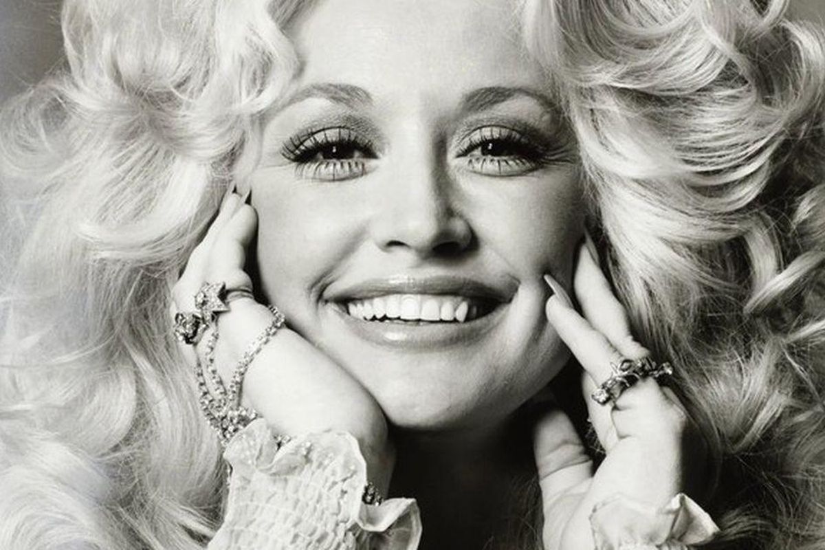 Huyền thoại nhạc đồng quê Dolly Parton qua đời ở tuổi 80 - Chuyên trang Góc nhìn pháp lý - Tạp chí Người đưa tin