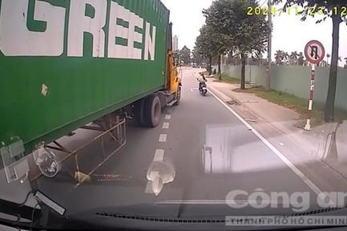 Xe container lạng lách, chèn ép không cho xe khác vượt qua gây bức xúc ...