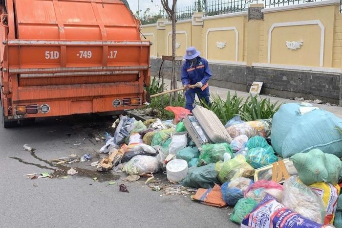 Thu dọn xong rác thải tràn ra đường 4.800 tỷ đồng nối nhà ga T3 Tân Sơn ...