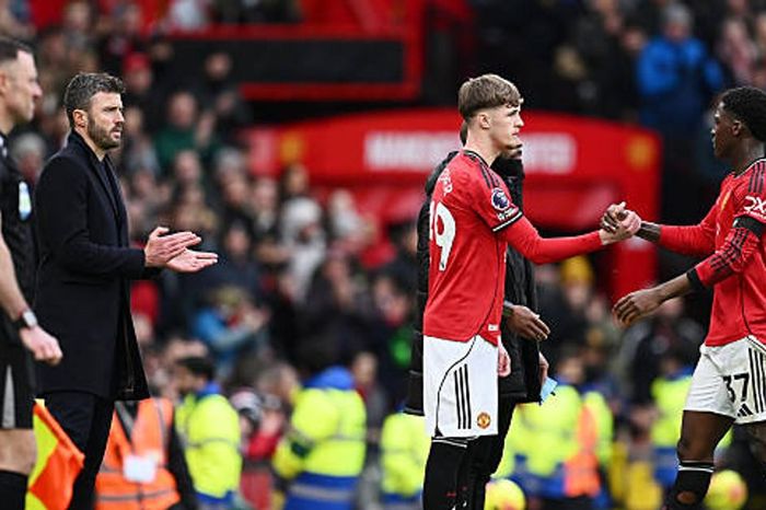 Manchester United 2-0 Tottenham: Michael Carrick và sự hồi sinh của