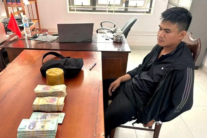 Hai 'ảo thuật gia' lừa bán đá thiên thạch rởm với giá 400 triệu đồng - Báo Tiền Phong