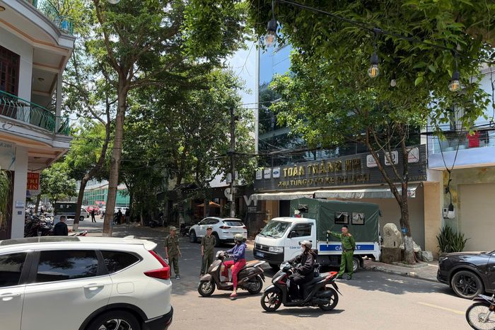 Nam thanh niên cầm dao cố thủ gần 2 ngày trong quán cà phê ở Buôn Ma Thuột - Báo VTC News