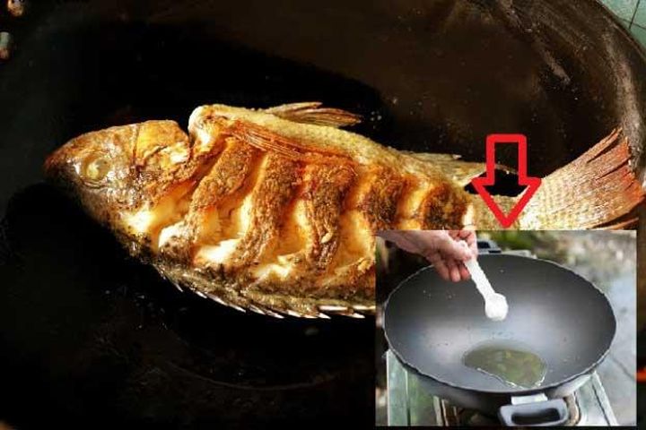 Rán cá chỉ cần thêm 1 thìa này vào chảo, cá vàng giòn cả 2 mặt, không ...