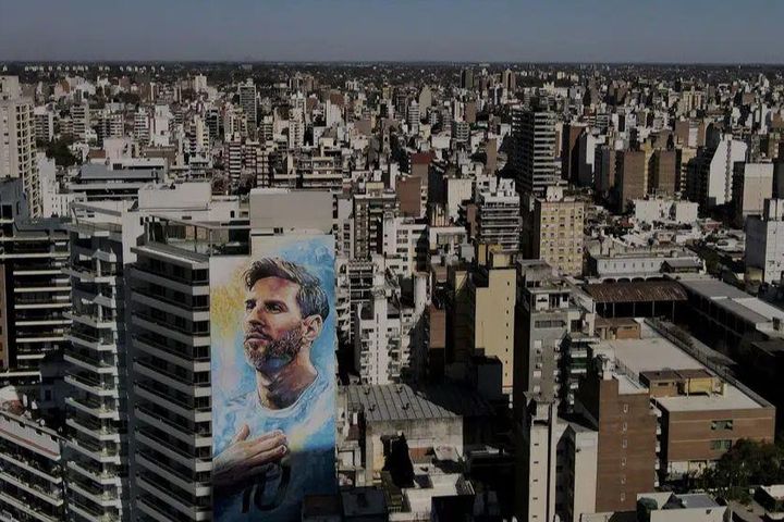 Các tay súng đe dọa Messi, bắn phá siêu thị gia đình vợ cầu thủ